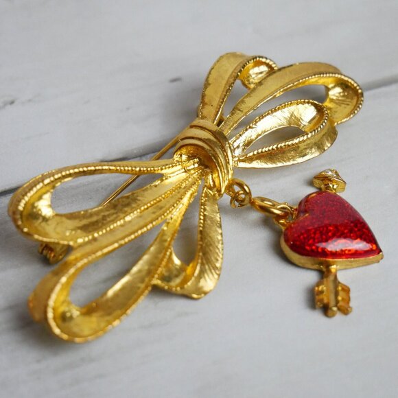 Phister Ent 1996 Ribbon Red Enamel Dangle Heart Brooch Valentine's Day Gold Tone - Picture 3 of 7